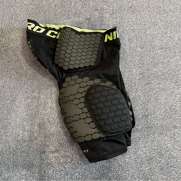 Nike Pro Combat Girdle Mens Med Black Green Hyperstrong Football Pad Hardplate - Picture 8 of 13